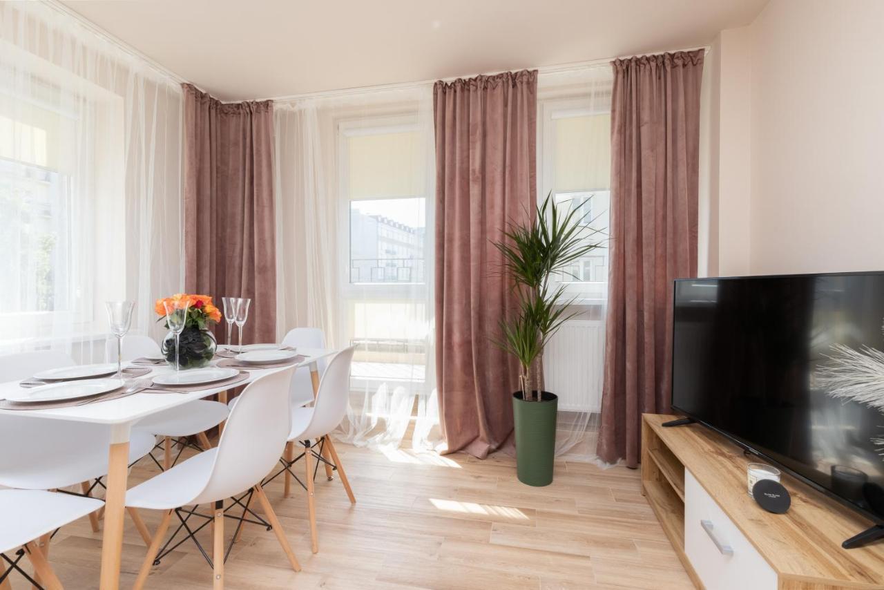 Mokotow Apartments Reytan By Noclegi Renters Warsaw Ngoại thất bức ảnh